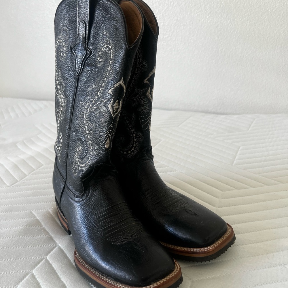 Ferrini Black and Tan Leather Boots
